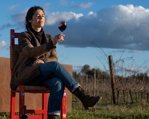 Criou o Entre Vinhas em 2015, o primeiro blogue em Portugal dedicado ao enoturismo. Vive em Évora e prepara o seu projeto de enoturismo, em São Miguel de Machede.